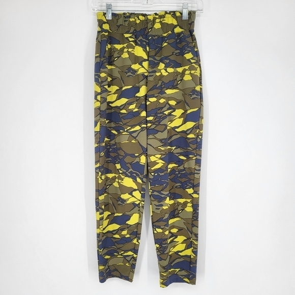 Fabletics Margot Pants Camo Print Stretch Waist Straight Leg PureLux Size XS - Picture 1 of 9